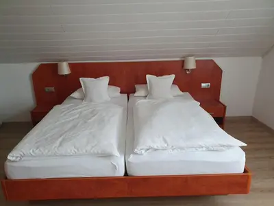 Ein Bett oder Betten in einem Zimmer der Unterkunft Hotel Flora