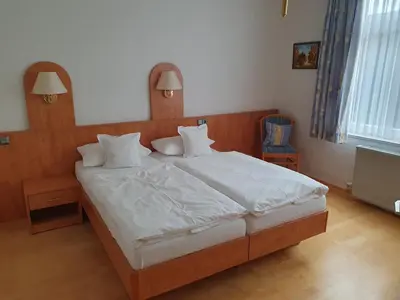Ein Bett oder Betten in einem Zimmer der Unterkunft Hotel Flora