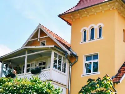 Das Gebäude in dem sich die Ferienwohnung befindet