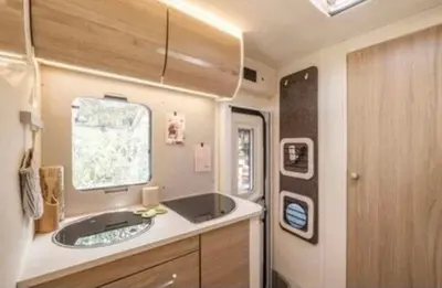 Küche/Küchenzeile in der Unterkunft HBS-camper