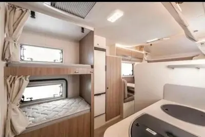 Ein Bett oder Betten in einem Zimmer der Unterkunft HBS-camper