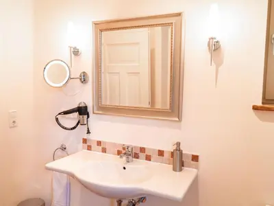 Ein Badezimmer in der Unterkunft Holiday Home Villa Waldidyll by Interhome