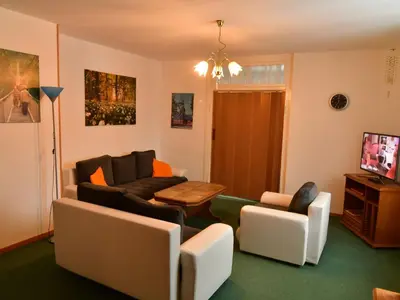 TV/Unterhaltungsangebot in der Unterkunft Apartment Große und moderne Ferienwohnung im Erdgeschoss by Interhome