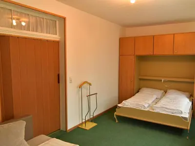 Ein Bett oder Betten in einem Zimmer der Unterkunft Apartment Große und moderne Ferienwohnung im Erdgeschoss by Interhome