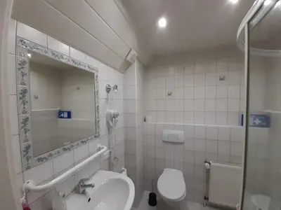 Ein Badezimmer in der Unterkunft Apartment Fewo Stricker 32 by Interhome