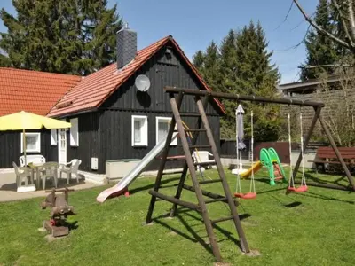 Ein Kinderspielbereich in der Unterkunft Holiday Home mit Spielplatz- Garten und Fernsicht by Interhome