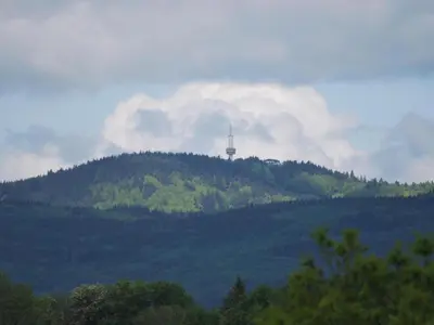Ein allgemeiner Bergblick oder ein Berglick von der Ferienwohnung aus