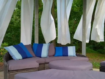 Ein Sitzbereich in der Unterkunft Apartment Wohlfühloase für Natur- und Gartenliebhaber by Interhome