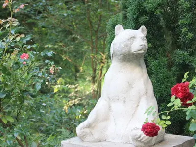 Ein Garten an der Unterkunft Apartment Wohlfühloase für Natur- und Gartenliebhaber by Interhome