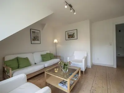 Ein Sitzbereich in der Unterkunft Apartment Wohlfühloase für Natur- und Gartenliebhaber by Interhome