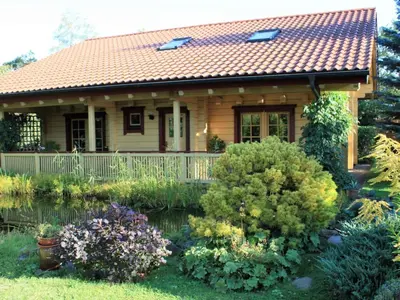 Ein Garten an der Unterkunft Apartment Gemütliches Blockhaus in Waldrandlage mit Sauna by Interhome