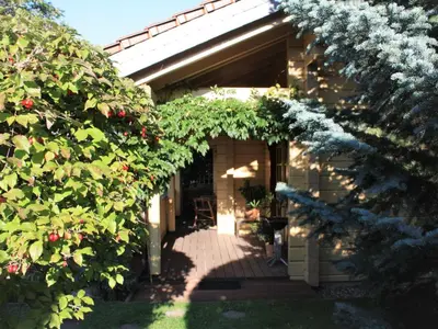 Ein Garten an der Unterkunft Apartment Gemütliches Blockhaus in Waldrandlage mit Sauna by Interhome