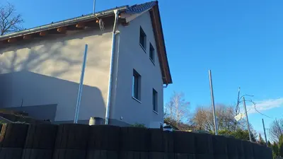 Das Gebäude in dem sich das Ferienhaus befindet