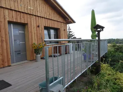 Ein Balkon oder eine Terrasse in der Unterkunft Holiday Home Teufelsmauerblick by Interhome