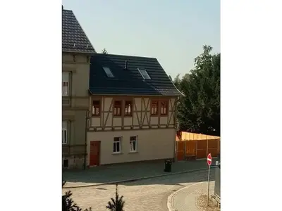 Das Gebäude in dem sich das Ferienhaus befindet