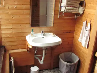 Ein Badezimmer in der Unterkunft Apartment Kunst Asyl by Interhome