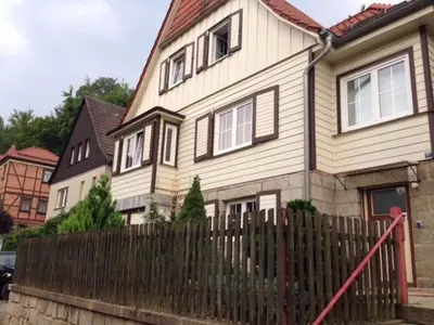 Das Gebäude in dem sich die Ferienwohnung befindet
