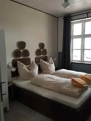 Ein Bett oder Betten in einem Zimmer der Unterkunft Ferienwohnungen Haus Auszeit