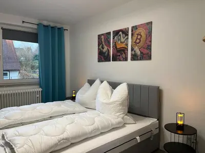 Ein Bett oder Betten in einem Zimmer der Unterkunft Ferienwohnung Bergwurm DX mit Balkon