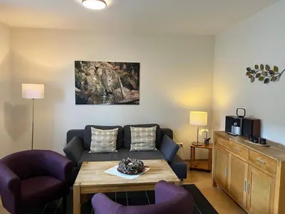 Ein Sitzbereich in der Unterkunft Ferienwohnung Harzpause mit Balkon & Sauna - Ferienresidenz Wurmbergblick