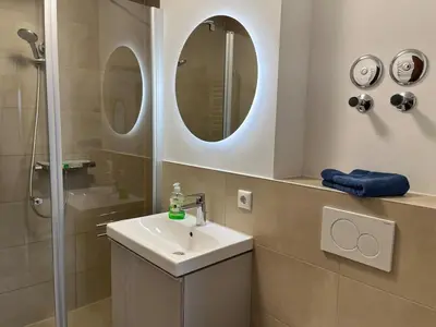 Ein Badezimmer in der Unterkunft Ferienwohnung Harzpause mit Balkon & Sauna - Ferienresidenz Wurmbergblick