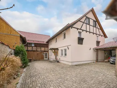 Das Gebäude in dem sich die Ferienwohnung befindet