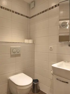 Ein Badezimmer in der Unterkunft FeWo ElMI Komfortwohnung mit Blick in die Natur - 2 Schlafzimmer - 2 Bäder - inklusive Parkplatz - inklusive Aufzug
