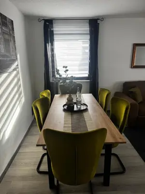 Ein Sitzbereich in der Unterkunft Edelholz