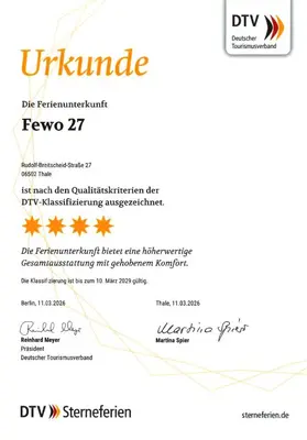 Ein Zertifikat, Auszeichnung, Logo oder anderes Dokument, das in der Unterkunft FeWo27 im Sagenharz - 4 Sterne DTV - stilvolles Family-Apartment, 2 SZ, Klima, WLAN & Netflix ausgestellt ist
