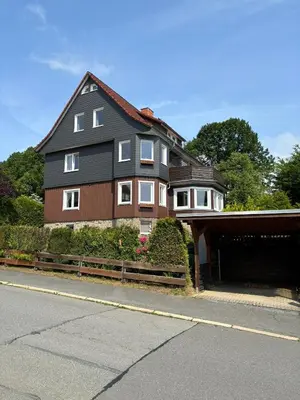 Das Gebäude in dem sich die Ferienwohnung befindet