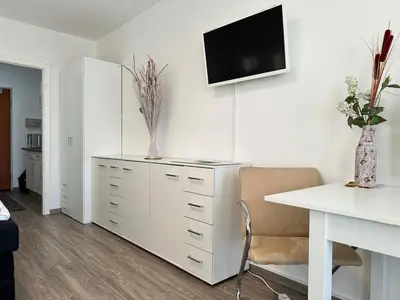 TV/Unterhaltungsangebot in der Unterkunft Modern Seeblick Balkon 2 Min zur Gondel