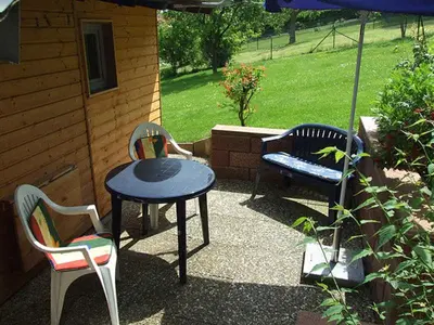 Ein Garten an der Unterkunft Ferienhaus Walnuss-Hütte