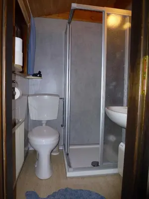 Ein Badezimmer in der Unterkunft Ferienhaus Walnuss-Hütte