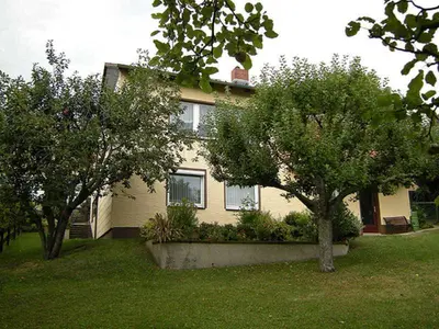 Ein Garten an der Unterkunft Ferienwohnung Gusmag