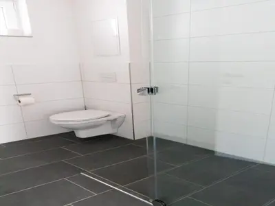 Ein Badezimmer in der Unterkunft Lakeview holiday home in Güntersberge