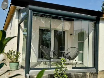 Das Gebäude in dem sich das Ferienhaus befindet