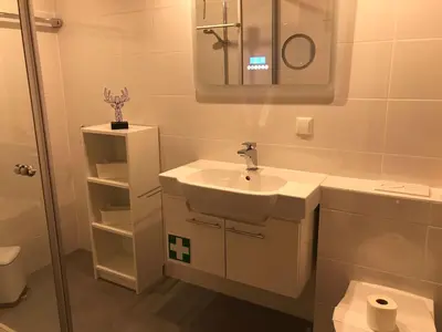 Ein Badezimmer in der Unterkunft Apartment Wanderhöhle by Interhome