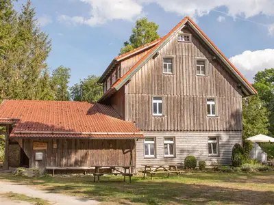 Das Gebäude in dem sich die Ferienwohnung befindet