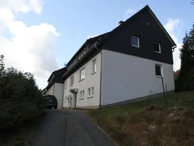 Das Gebäude in dem sich die Ferienwohnung befindet