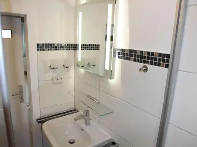 Ein Badezimmer in der Unterkunft Apartment Wohnung Julius 5 - gemütlich und kinderfreundlich by Interhome