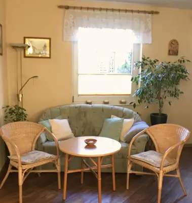 Ein Sitzbereich in der Unterkunft Ferienwohnung Anna