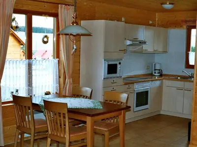 Küche/Küchenzeile in der Unterkunft Gemütliches Ferienhaus mit Terrasse - Ferienhäuser Auerhahn