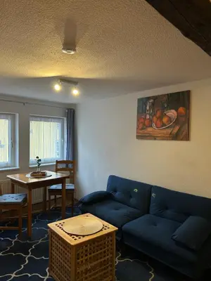 Ein Sitzbereich in der Unterkunft Ferienwohnung Fachwerkstube