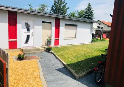 Das Gebäude in dem sich das Ferienhaus befindet