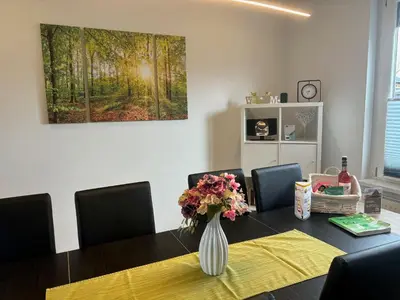Ein Sitzbereich in der Unterkunft Ferienhaus „Am Eichholz“ in Ilsenburg – Mit Garten, Sauna & Hund willkommen