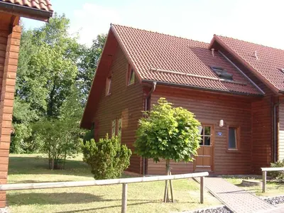 Das Gebäude in dem sich das Ferienhaus befindet