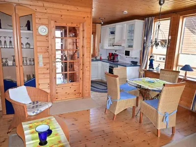 Küche/Küchenzeile in der Unterkunft Ferienhaus im Holzblockstil im Naturerlebnisdorf Blauvogel