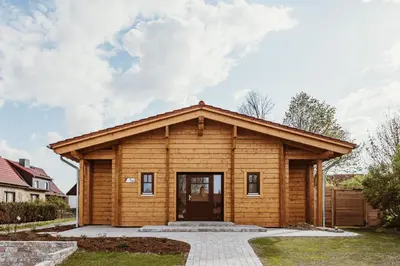 Das Gebäude in dem sich das Ferienhaus befindet