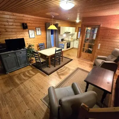 Holzblock-Ferienhaus im Naturerlebnisdorf Blauvogel