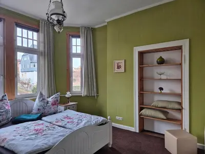 Ein Bett oder Betten in einem Zimmer der Unterkunft Elegante Altbauwohnung mit Schlossblick und Parkplatz